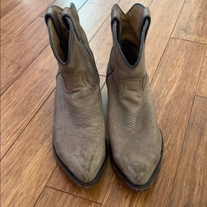 FRYE short cowboy boots, Size 10